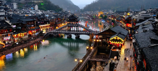 特惠韶山、天门山(玻璃栈道)、湘西苗寨、土司王府、凤凰古城、张家界双飞6日游